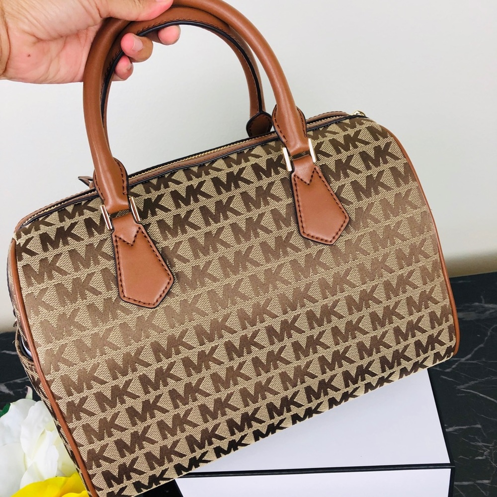 ❌SOLD Michael Kors Bedford duffle satchel - Picture 9 of 9